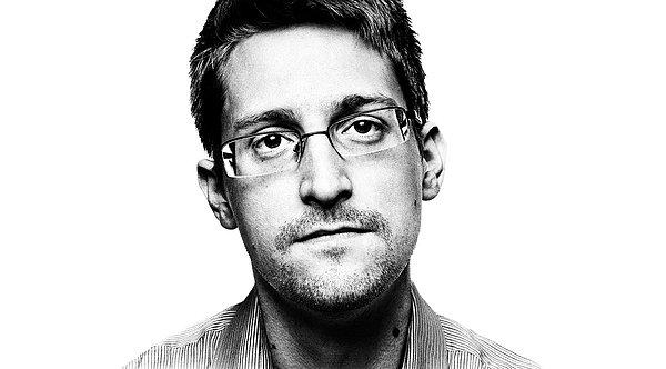 Snowden da Martin gibi Booz Allen Hamilton adlı danışmanlık şirketinde çalışıyordu...