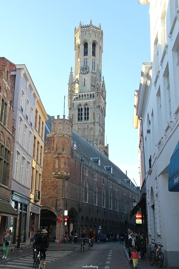 Brugge Çan Kulesi'ne çıkıp şehri mutlaka yukarından izleyin.