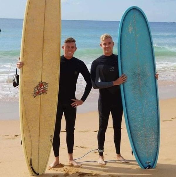Sağda gördüğünüz Luke ve soldaki de erkek kardeşi. Yaklaşık 1 yıldır Avustralya'nın Culburra kentinde Bella isimli minnoşlarıyla birlikte yaşıyorlar.