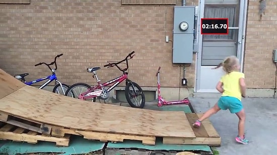 Evinin Arka Bahçesini 5 Yaşındaki Kızı İçin Ninja Warrior Parkuruna Çeviren Harika Baba