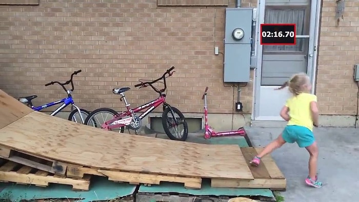 Evinin Arka Bahçesini 5 Yaşındaki Kızı İçin Ninja Warrior Parkuruna Çeviren Harika Baba