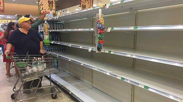 Kasırganın etkili olması beklenen bölgelerdeki süpermarketlerde de raflar boşalmıştı