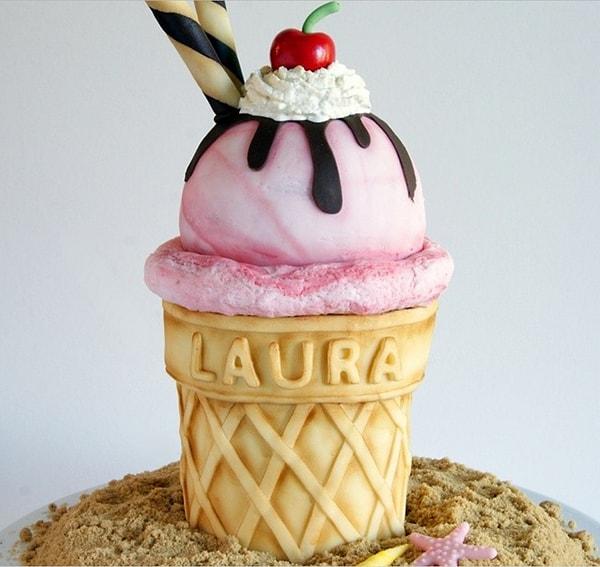 15. Laura'nın pastalarına pasta demek imkansız!
