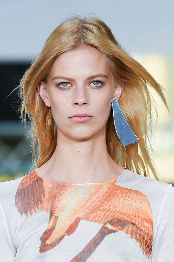 13. Обязательно найдутся те, кто назовет такой стиль экстравагантным и эпатажным. Или же решат высказаться борцы за симметрию.