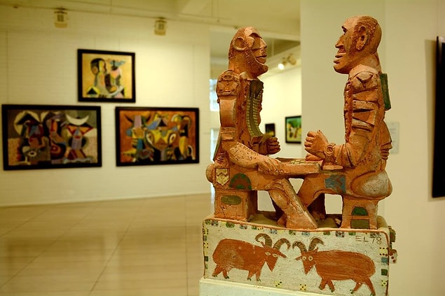 12. yüksek sanat duyum ve beceresi olmasına rağmen sanatı ile uğraşmak yerine,