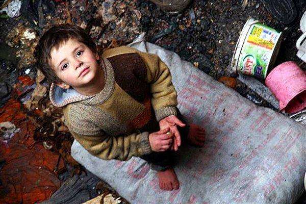 Türkiye’de çocuklar ve ihtiyarlar daha fazla yoksulluk riski altında.