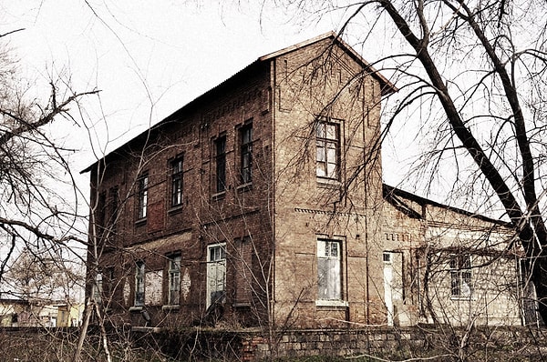 4. Только старый дом может быть обитаем призраками