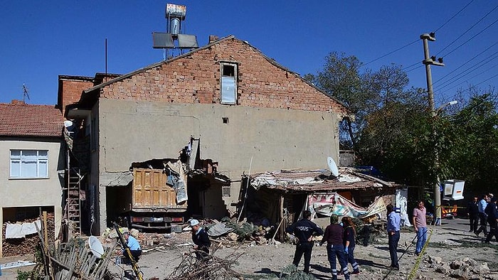 Freni Boşalan Kamyon Eve Girdi: 7 Aylık Hamile Kadın Hayatını Kaybetti