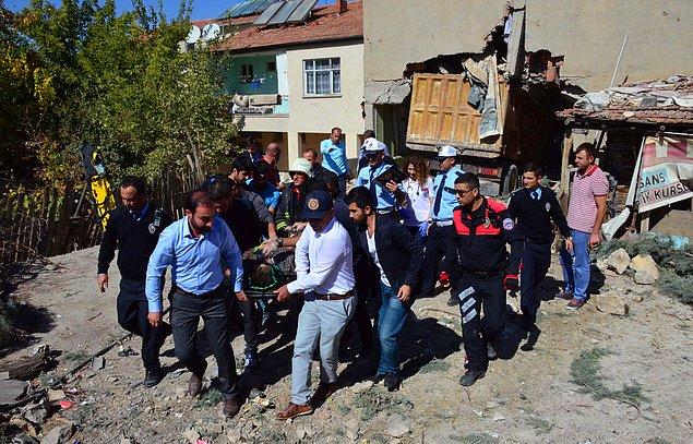 Kazada kamyon şoförü Mustafa Cansız ile evde bulunan ve aralarında 1 yaşındaki bir çocuğun da olduğu 5 kişi yaralandı...
