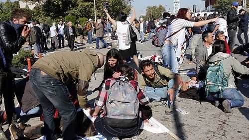 Yaralanan onlarca kişiye ilk müdahale yine alandakiler tarafından yapıldı