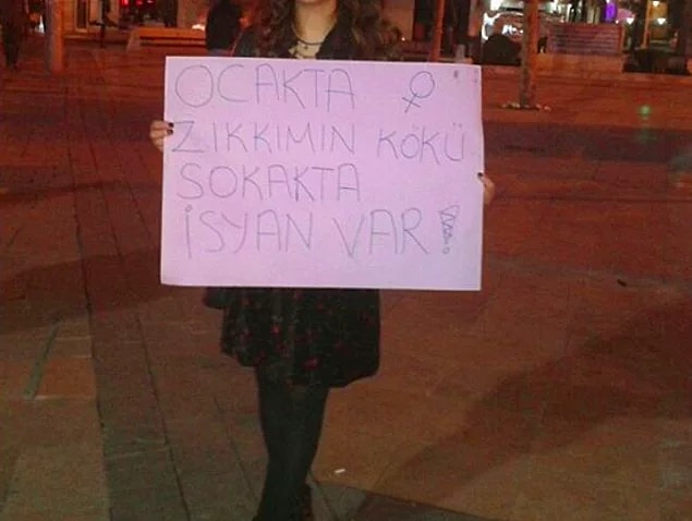 11. Arkadaşlarınızı kötüleyip sizi sosyal çevrenizden veya ailenizden izole etmeye çalışıyor mu?