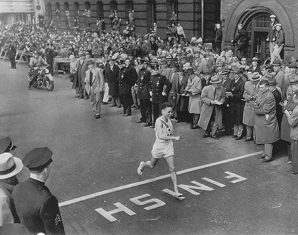 3. Hiroşima'dan sağ çıkan Shigeki Tanaka 1951'de Boston'a gitti ve maratonu kazandı.