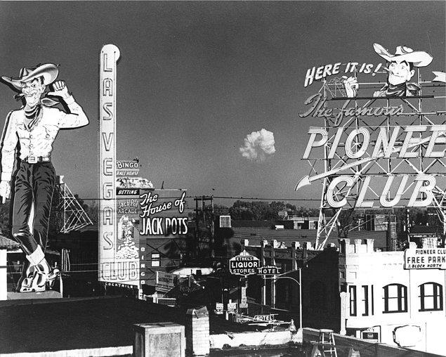 10. 1950'ler boyunca atom bombası testleri Las Vegas'da büyük bir turist çekme yöntemiydi.