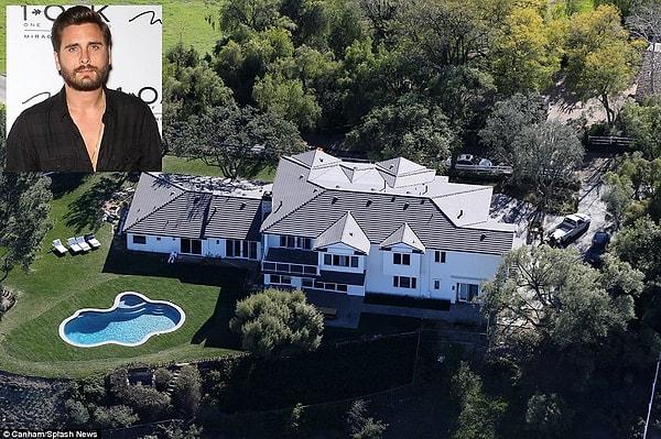 Yine Hidden Hills'de yaşayan Kourtney Kardashian'ın eski sevgilisi Scott Disick de bu evin sahibi.