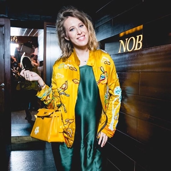 8. А на одном из светских вечеров Ксения появилась вот в таком образе