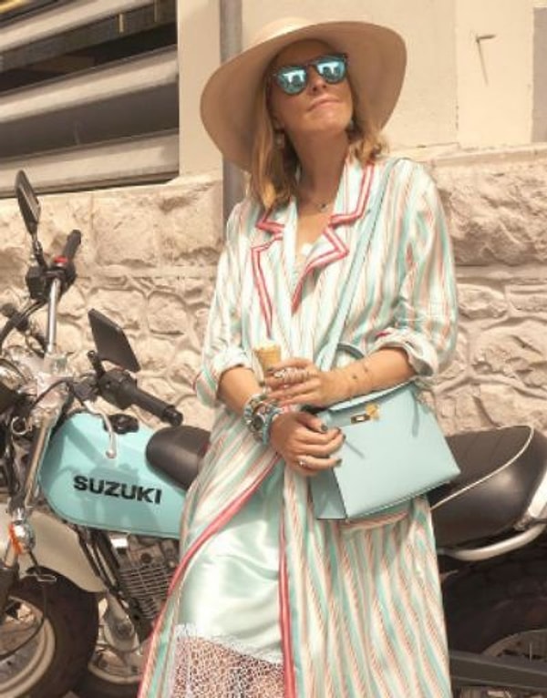 11. Еще один лук в пижамном стиле, дополненный сумочкой Hermes Birkin