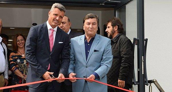 Sadettin Saran, konuşmasının ardından, TSYD'nin Levent'teki genel merkezinde bulunan ve katkılarıyla yenilenen binanın açılışını yaptı.