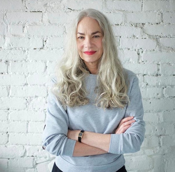 2. С возрастом женщины становятся более уверенными в себе, они уже знают, что доставляет им удовольствие, а что нет, многие из них перестают стесняться говорить с партнером на интимные темы. Все это помогает улучшить качество секса в разы.