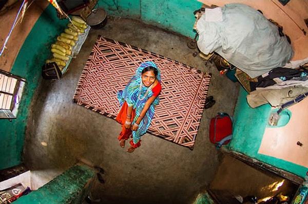 16. 17 yaşındaki Asha, Bamansemilya/Hindistan'da ev hanımı