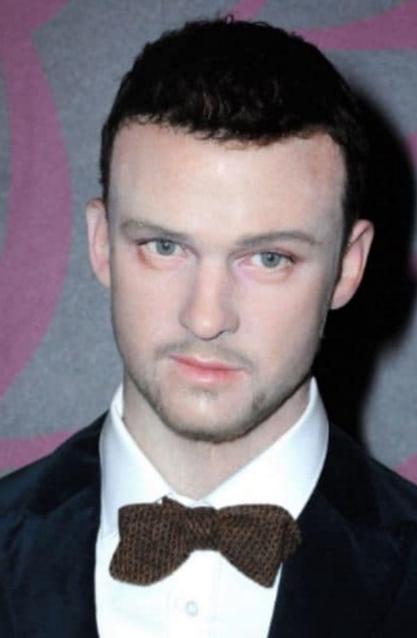 Эй, Джастин, тебе плохо? Кто-нибудь, позовите врача!