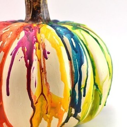 Erimiş pastel boyalardan ve bal kabağından bir sanat eseri yaratmaya çalışmak 😝