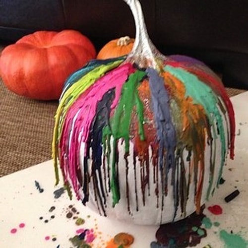 Erimiş pastel boyalardan ve bal kabağından bir sanat eseri yaratmaya çalışmak 😝