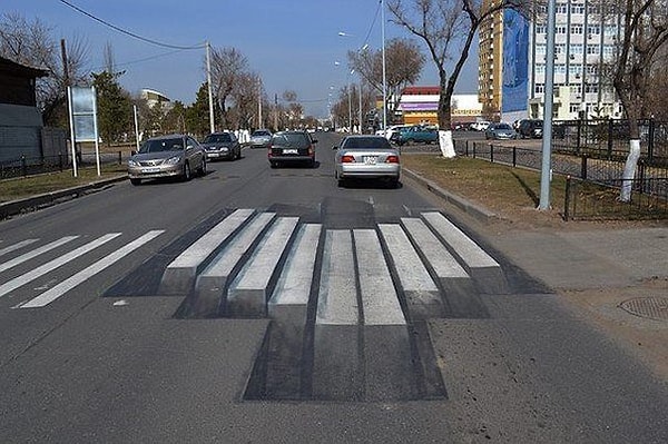 1. 3D-рисунок зебры - лучшее средство против превышения скорости.