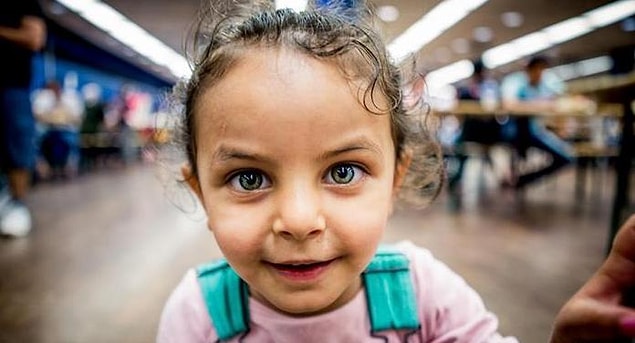 Sıkça karşılaşılan bir durum, yetişkinlerin yerine getirmesi gereken görevlerin de kız çocuklarına yüklenmesi.