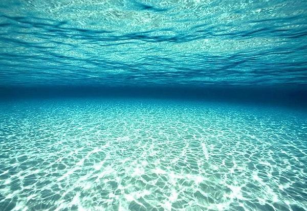 49. Bütün okyanusların hacminden 3 kat daha fazla bir su deposu yeryüzü tabanının derinliklerinde saklanıyor.