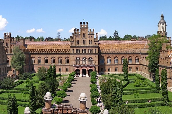 8. Черновицкий университет, Украина
