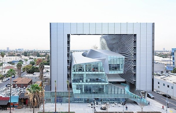 11. Колледж Эмерсона в Бостоне (Массачусетс, США)