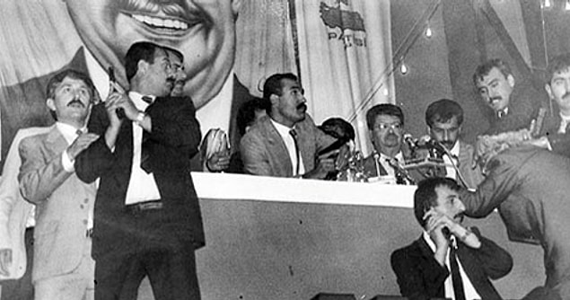 8. Anavatan Partisi'nin kongresinde dönemin Başbakanı Turgut Özal silahlı saldırıya uğradı.