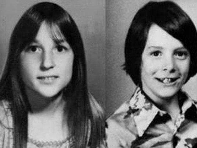 7. 1976-77 yılları arasında 10-12 yaşlarındaki 4 çocuk bir seri katil tarafından öldürülüyor ve bedenleri şehrin muhtelif köşelerine bırakılıyor.