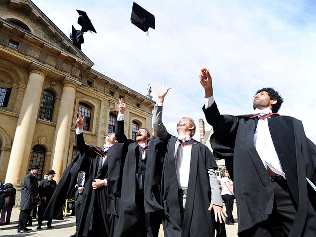 8. Cinsel taciz ve saldırı olaylarını azaltmak amacıyla Oxford Üniversitesi 'rıza dersleri ve atölyelerini' mecburi ders haline getiriyor.