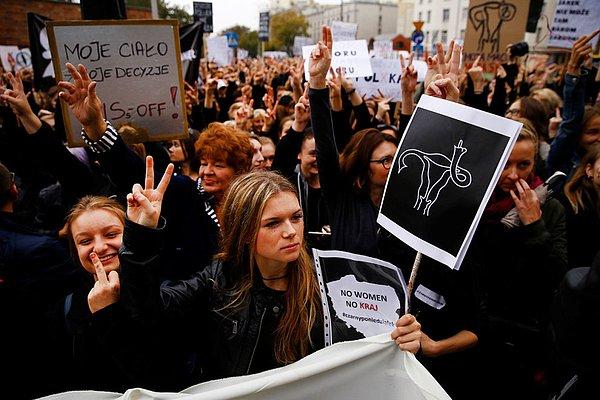 19. Polonya'da kürtaj hakkını savunan binlerce kadın zafer kazandı!