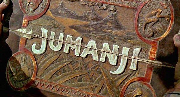 13. Filmde kullanılan Jumanji oyun tahtalarından biri 2014 yılında yönetmen Joe Johnston tarafından açık arttırmaya çıkarılıp 60,800 dolara satıldı.
