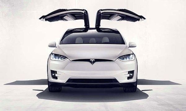 Tesla Modelx ile kayaslanırsa fark nedir?