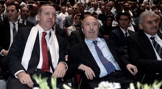 2002 yılında TBMM'ye girdikten sonra Erdoğan'ın inisiyatifiyle Abdullah Gül başbakanlığındaki 58. hükümette Maliye Bakanlığı'na getirildi.