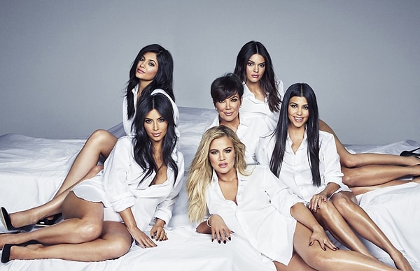 4. Ни Ким, ни остальное семейство Кардашян до сей поры никак не комментировали произошедшее.