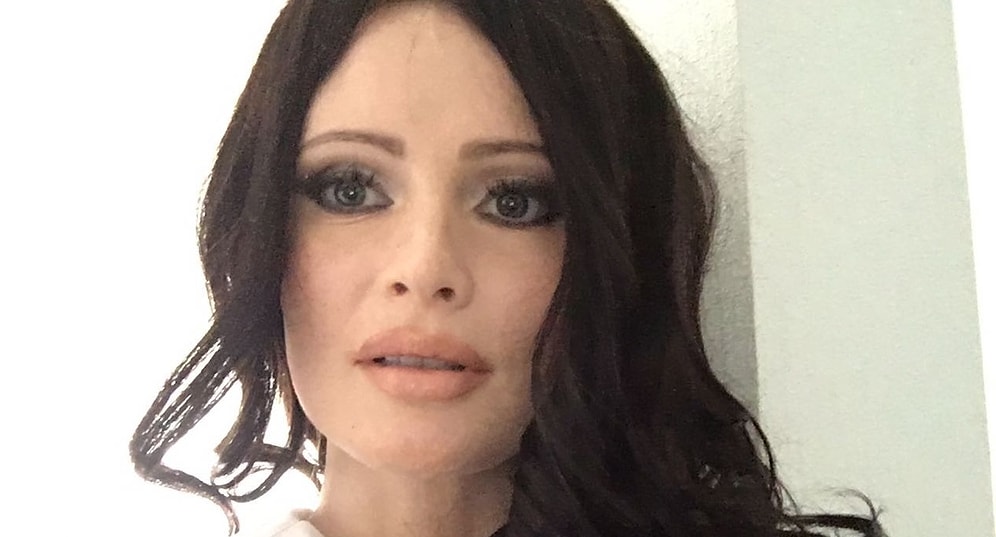 Дана Борисова шокировала поклонников, перекрасившись в брюнетку