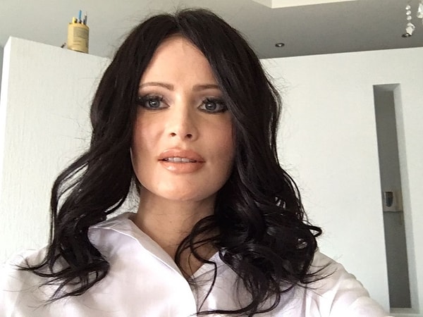 А вам какой образ Даны Борисовой больше пришелся по душе? С нетерпением ждем ваших комментариев 😏