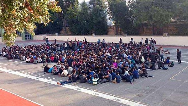 Proje Okul uygulamasını protesto etmek isteyen Kadıköy Anadolu Lisesi öğrencileri geçen hafta okulda oturma eylemi başlatmıştı.