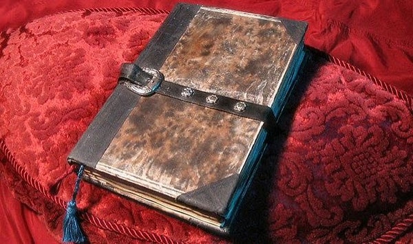 5. "Некрономикон" Ховарда Лавкрафта