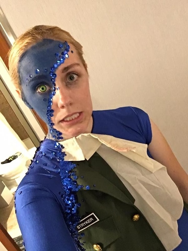 5. Сама героиня сообщила, что просто хотела продемонстрировать суперспособность Мистик изменять свой облик, а также побаловаться с макияжем