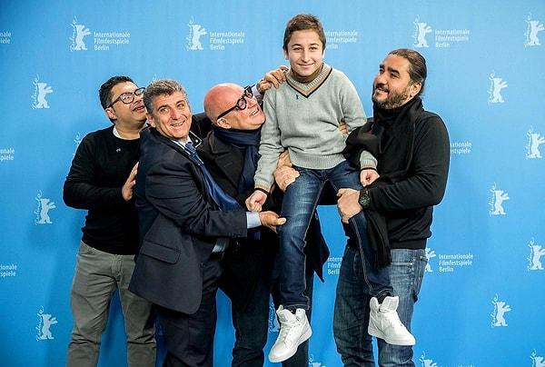 Berlin Film Festivali’nde Altın ayı kazanan, Lampedusa adasındaki mülteci krizini anlatan Gianfranco Rosi imzalı belgesel “Fuocoammare” (Denizdeki Ateş),