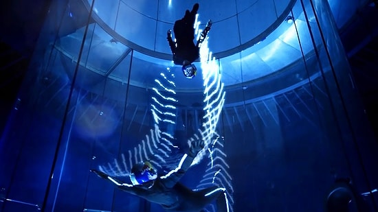 Giydikleri Kostümlerle Bizlere Harika Görsel Şölen Sunan Hava Dalışçıları