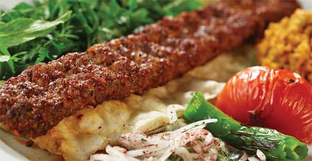 2. "Acısı bana dokunuyor evladım" diyenlere, Urfa kebap tarifi!