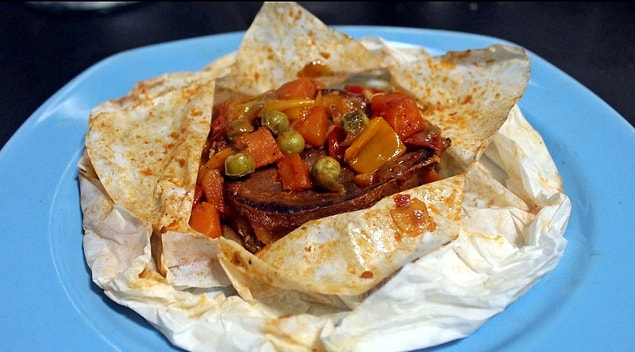 8. Masum bir kebapla devam ediyoruz: kağıt kebabı!