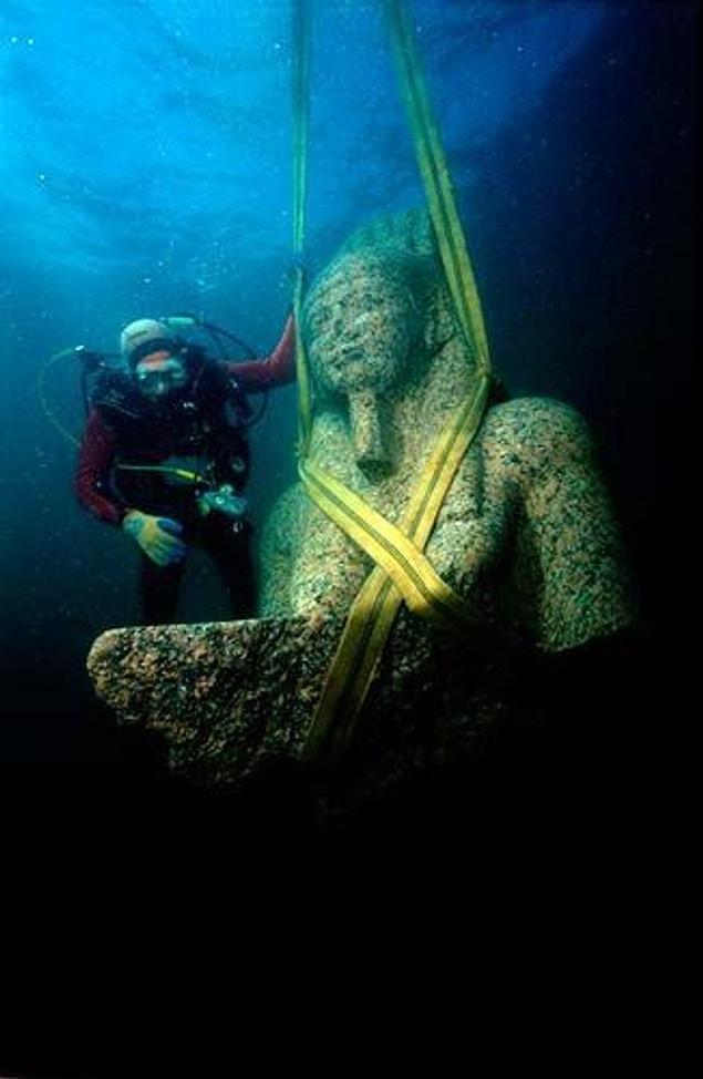 4. The ancient city Heracleion, which dates back to the 6th century BC, hosts a variety of very important and beautiful archaeological foundlings!