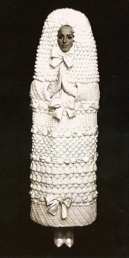 Gelinlikte Yves Saint Laurent yorumu, 1965.